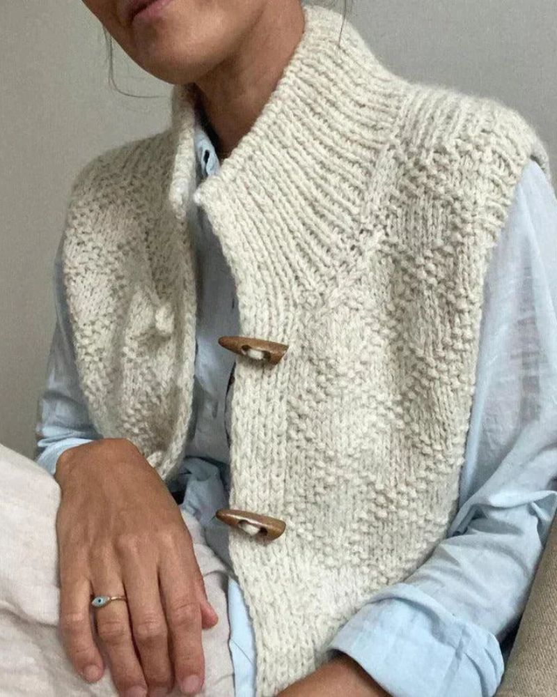 Sleeveless knit gilet